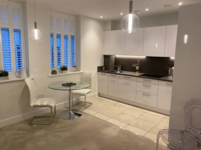 UNRIVALLED LOCATION - FIVE STAR - Worcester Apartment